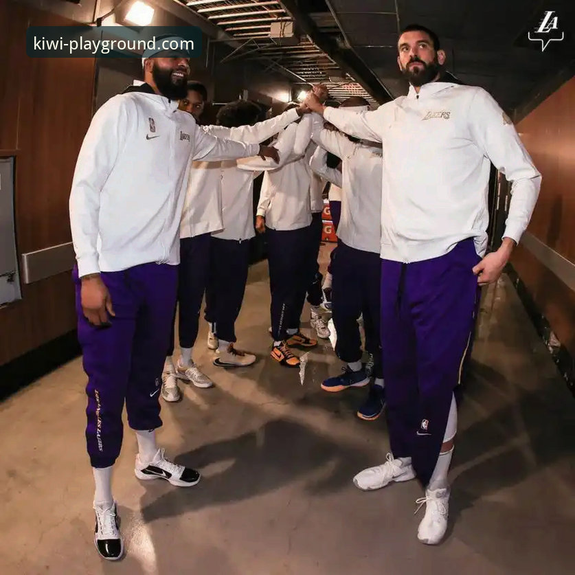 在奇异果娱乐平台畅享NBA盛宴：湖人险胜步行者比赛回顾与观赛指南